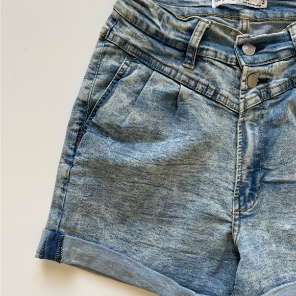 High waisted pleated jean shorts - Picture 2 of 11